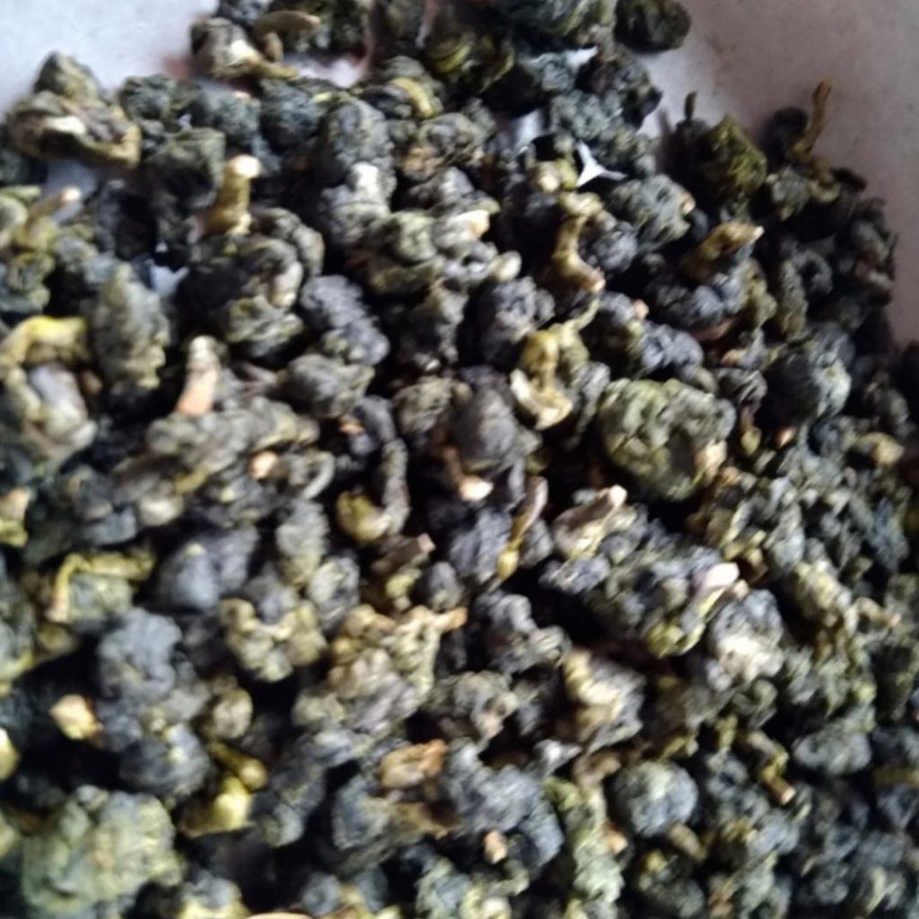 凍頂茶の試飲中茶葉